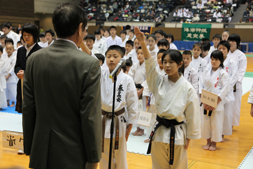 選手宣誓は美祢の高山響選手と長門の酒井瑞希選手