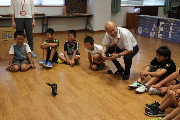 ともだち広場（ロボット教室の様子）