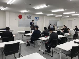 市長が講演する様子