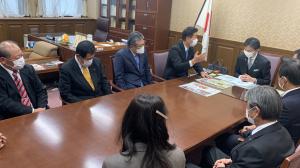 財務大臣政務官への要望の様子