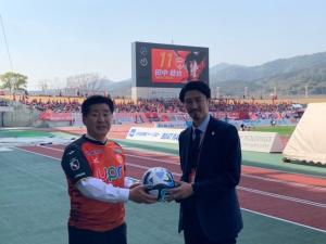 レノファ山口の渡辺社長と