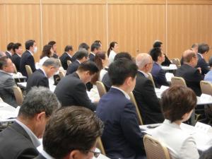 話しを聞く江原市長