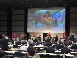 万博音頭披露の様子