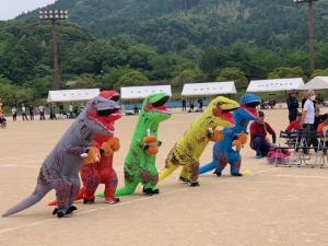 ティラノサウルスリレーの様子