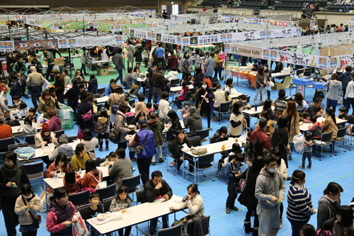 会場には約50のブースがオープン