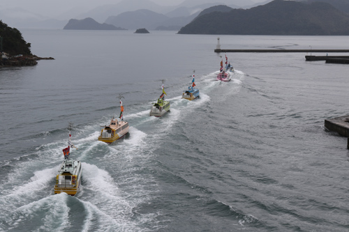 仙崎湾から通方面へ向け進む