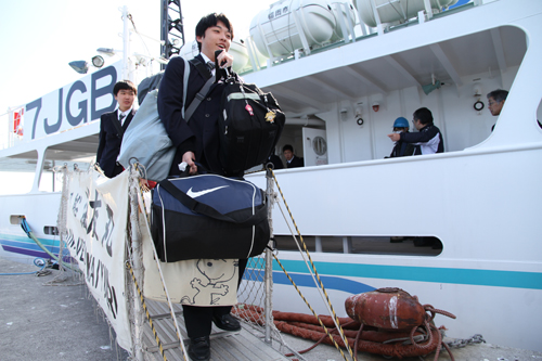 55日間の遠洋航海を終え、帰港した生徒たち
