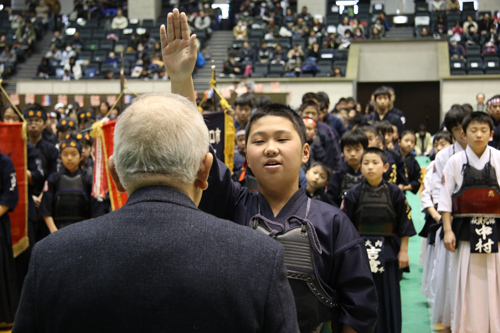 選手宣誓は長門市剣道連盟少年部の弘中亮太朗さん