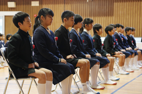 名前が呼ばれると1人ずつ大きな声で返事