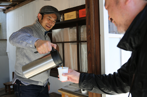 完成披露にあわせてコーヒー・ジュースを提供