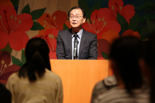 作品の制作・指導を担当する伊藤寿真男代表があいさつ