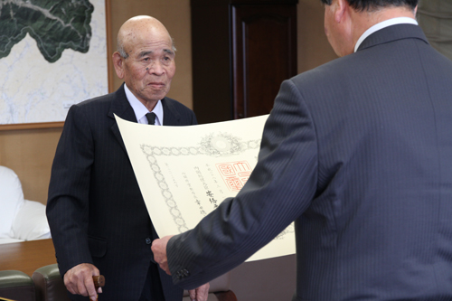 日置町議会議員として、町制の発展と住民福祉の向上に尽力