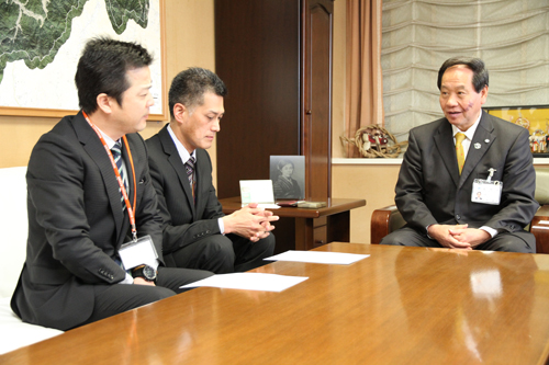 「県で培ったノウハウを生かし、収納率の向上を」と大西市長