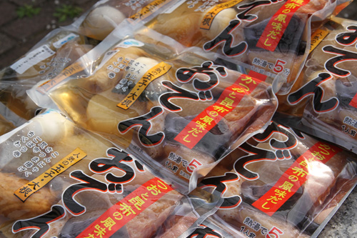 温めても、そのままでも食べることができる「おでんレトルトパック」を提供