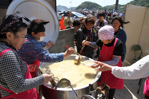 鯨肉がたっぷり入ったくじら汁