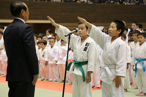 飯村選手（清風）と岡崎選手（日置）による選手宣誓