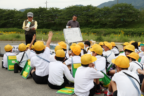 深川川漁業協同組合の小林理事から説明を受ける