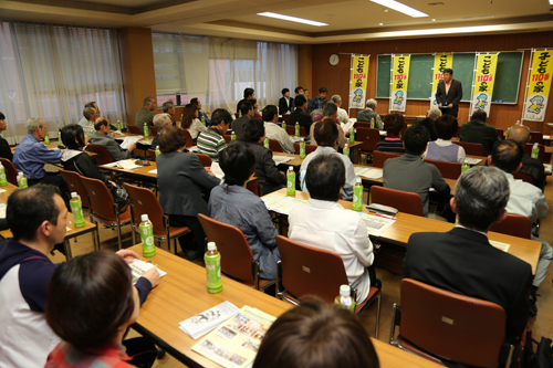配布式は青少年育成市民会議深川支部の総会に先立って行われた