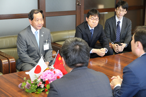 「理解を深め、訪問も検討していきたい」と大西市長