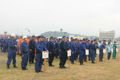 海上保安部、消防団、自治会など約300名が参加