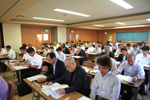 招致委員会委員ら51名が出席