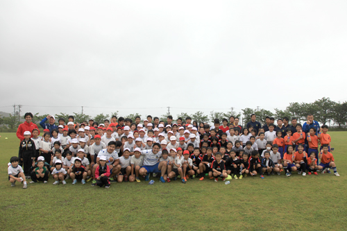 タグラグビー教室には小学生から大人まで約300人が参加