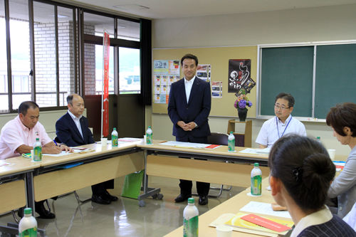 「地域の意見をしっかり聞いて課題を共有していく」と村岡知事があいさつ