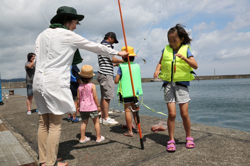 元気にピチピチと跳ねる魚にびっくり