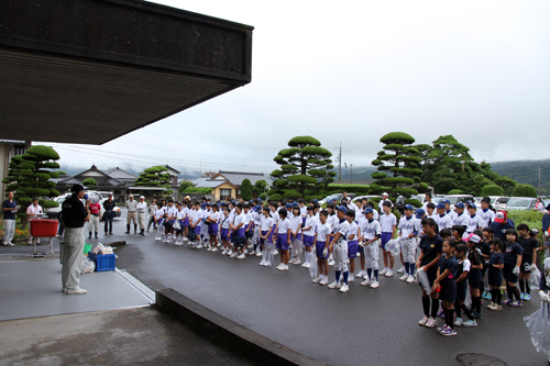 日置地区で約300人、黄波戸地区で約70人が参加した