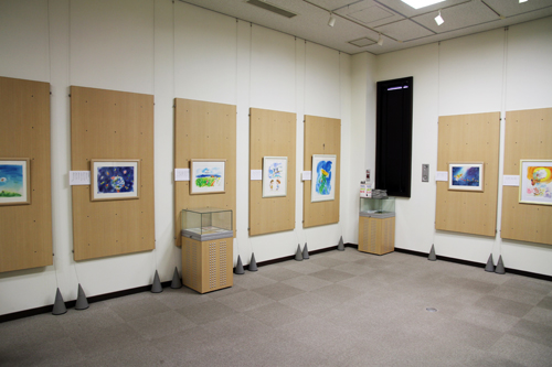 広報の裏表紙でおなじみの原画14点を展示