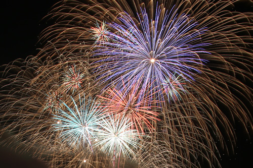 恒例となった第62回ながと仙崎花火大会。今年は約3千発の花火が上がった
