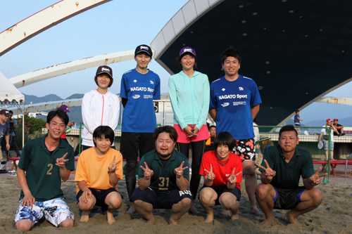 4人の元全日本バレー代表選手のプレーに観客も大いに盛り上がった