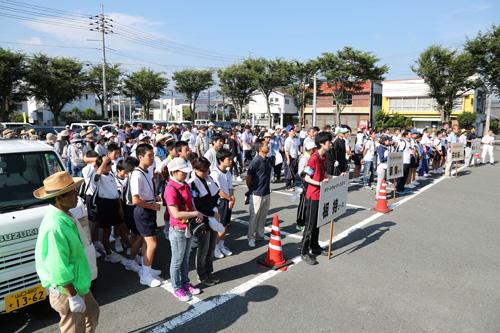 深川地区は市役所南側駐車場で開会式が行われた