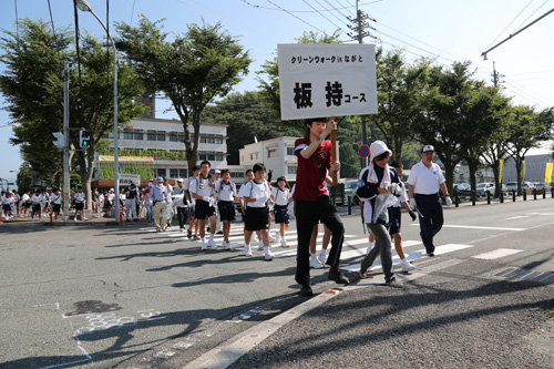 「駅南コース」「只の浜コース」「板持コース」の3コースに分かれて出発