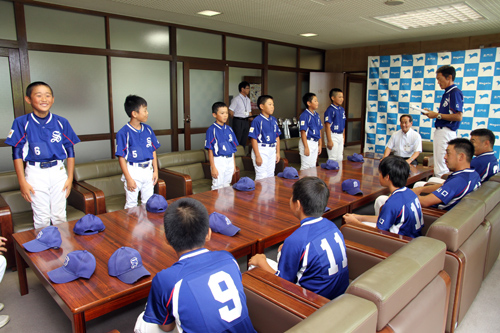 中野監督から選手一人ひとりが紹介される