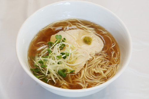 「青海島魚介ラーメン」は魚介ベースのさっぱりとした醤油ラーメン