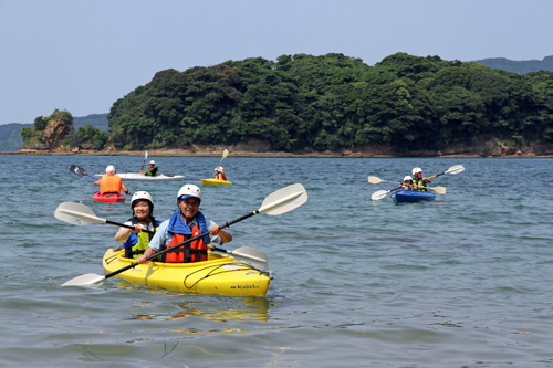 島が点在する美しい油谷湾でシーカヤック