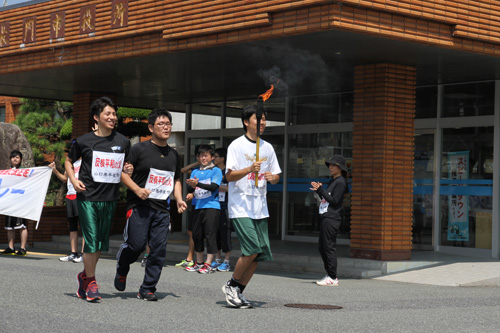 萩市に向けて市役所を出発