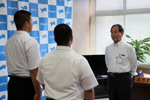 「体調を整え、最高の競技をしてきてください」と激励