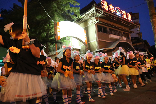 優勝を果たした「深川バレーボールスポーツ少年団」