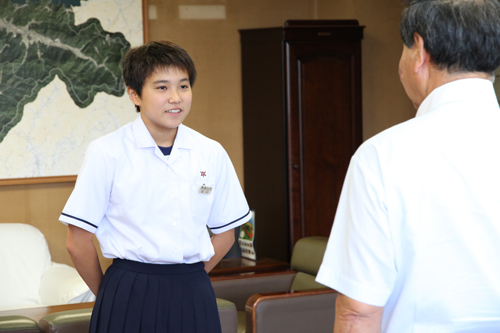 「悔いのないレースがしたい。8位入賞を目標に、笑って帰りたい」と話した石川さん