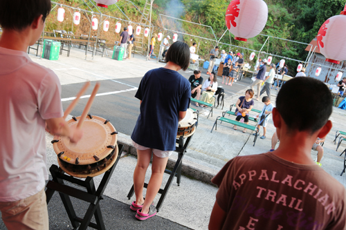 「YAC祭り太鼓」のパフォーマンスがオープニングを飾る