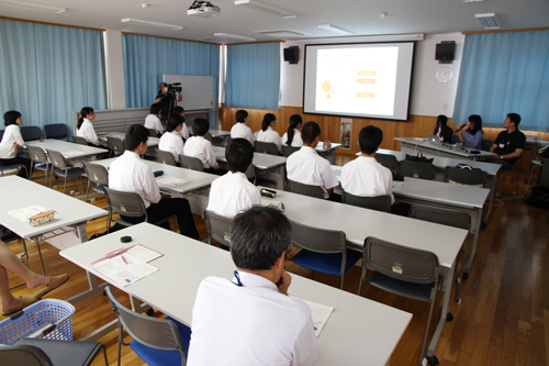 大津校舎の生徒・関係者など約20人が参加した