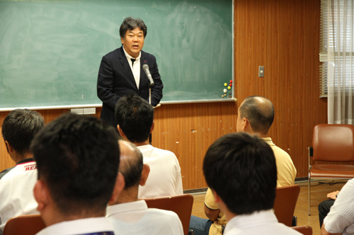 「市民の思いを背にがんばってください」と梶山会長