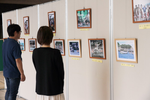 通くじら祭りを題材にした作品28点が展示