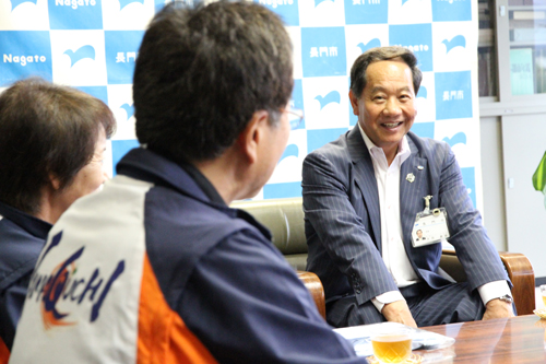 大西市長は「他県の選手との交流も大事にしてがんばってください」と選手を激励