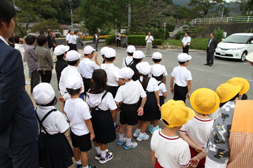 この日は約50人がお披露目式に参加した