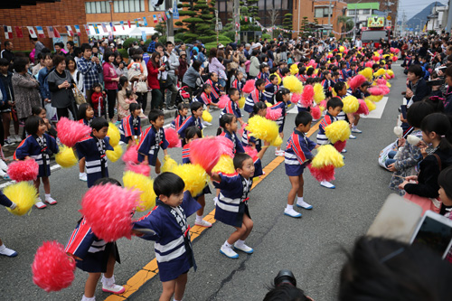 市内の幼稚園・保育園の園児による消防パレード