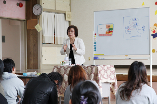 この日は保護者を対象に、管理栄養士の野村京子さんの講話も行われた