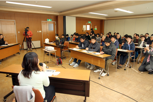 午後からは物産観光センターで幅広く市民を対象に開催